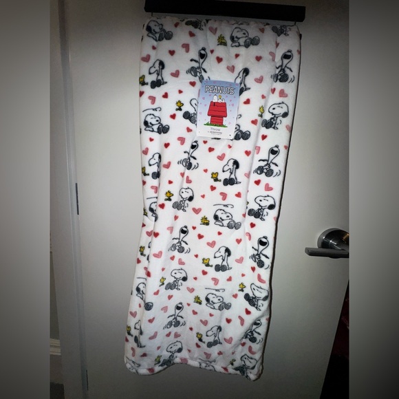 Peanuts Other - Snoopy V-Day Blanket
